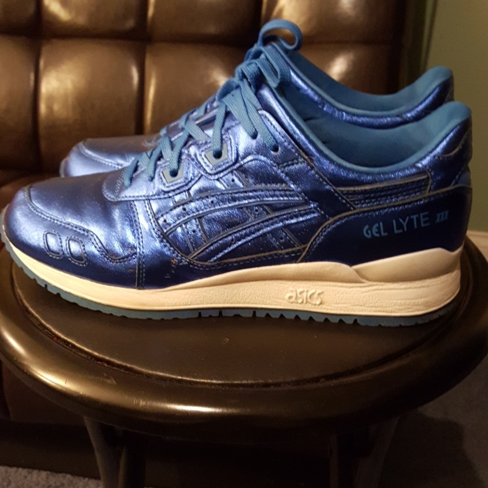 Asics sneakers size 9